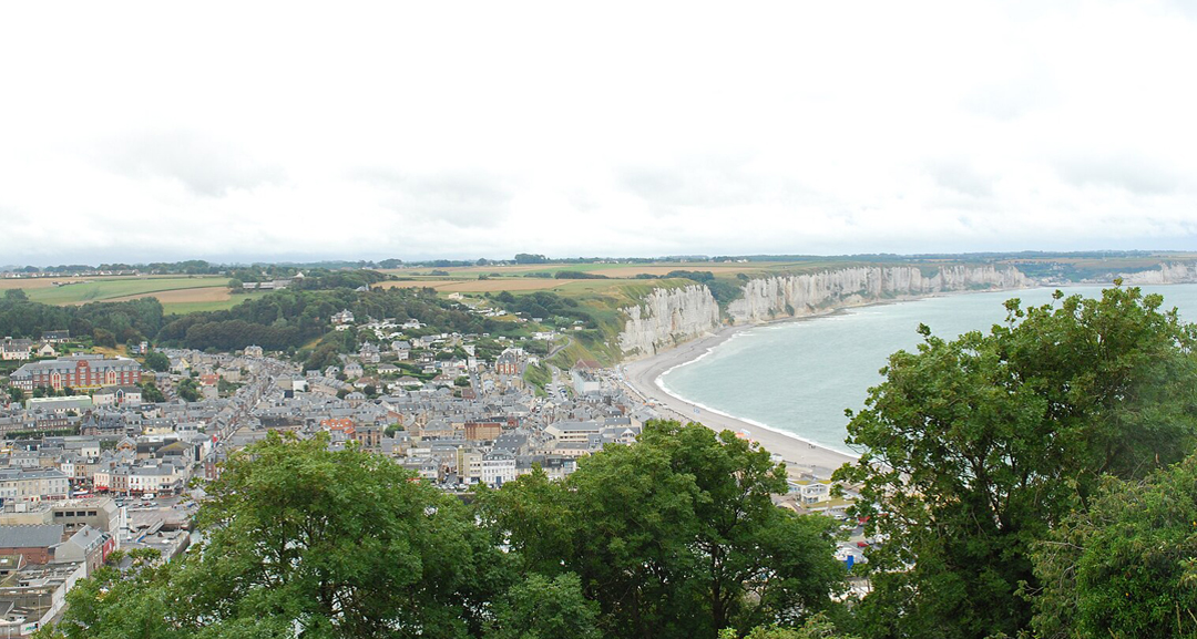 vue au dessus de la ville et la plage de Fecamp, photo par Francesco Stoppa